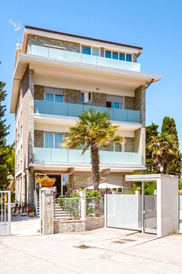 סניגליה Hotel Villa Del Mare מראה חיצוני תמונה