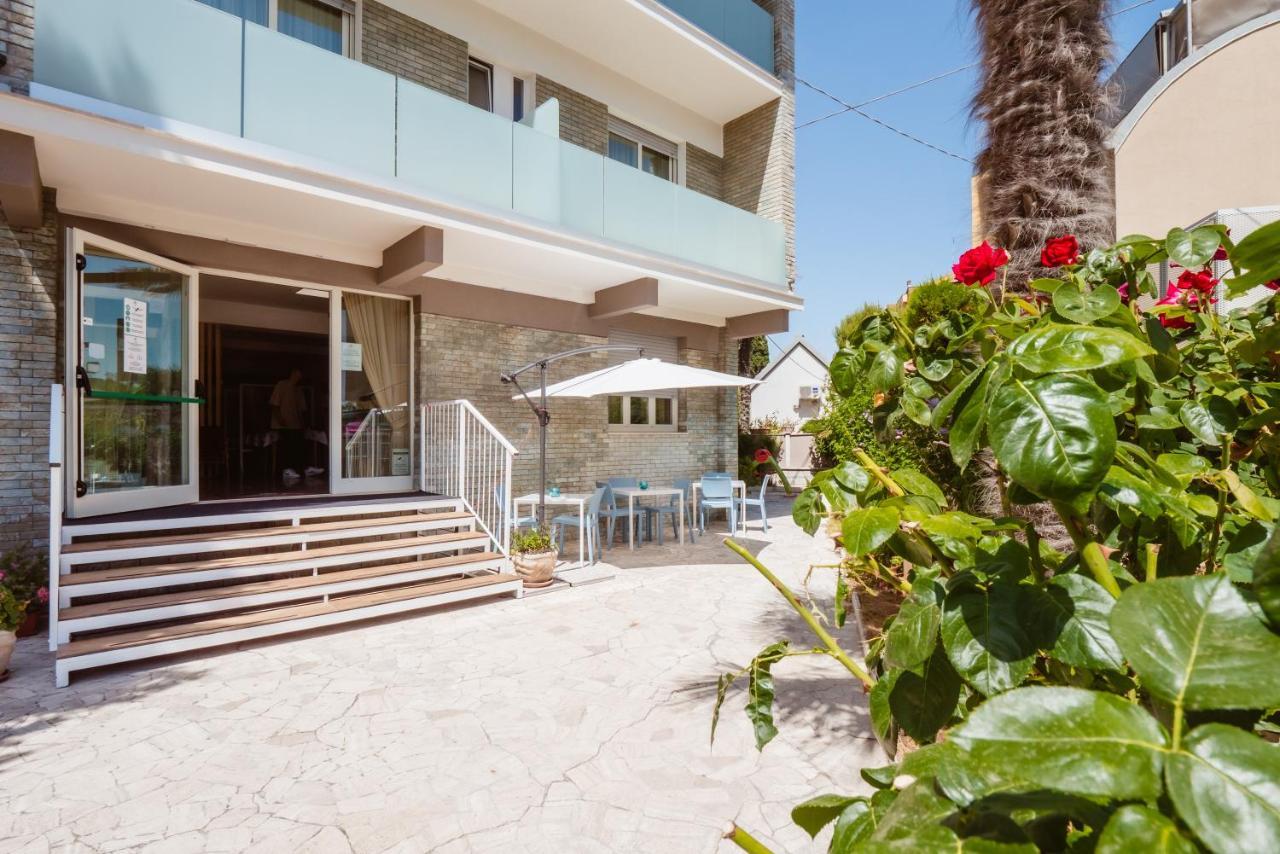 סניגליה Hotel Villa Del Mare מראה חיצוני תמונה