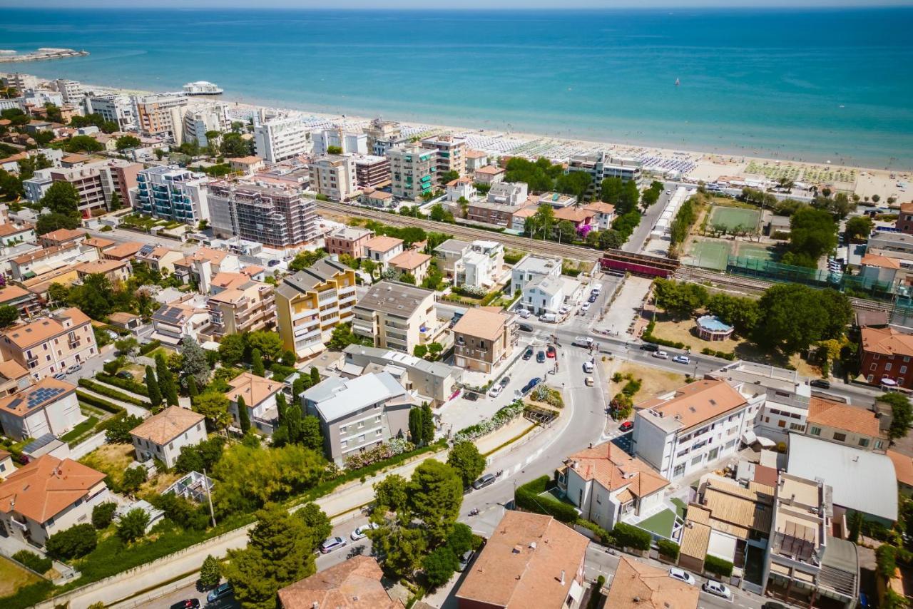 סניגליה Hotel Villa Del Mare מראה חיצוני תמונה