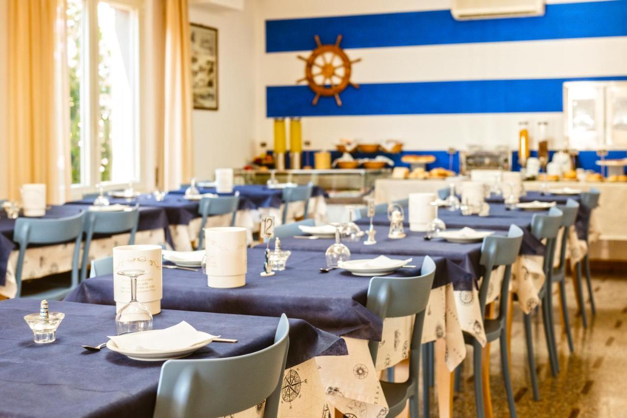 סניגליה Hotel Villa Del Mare מראה חיצוני תמונה