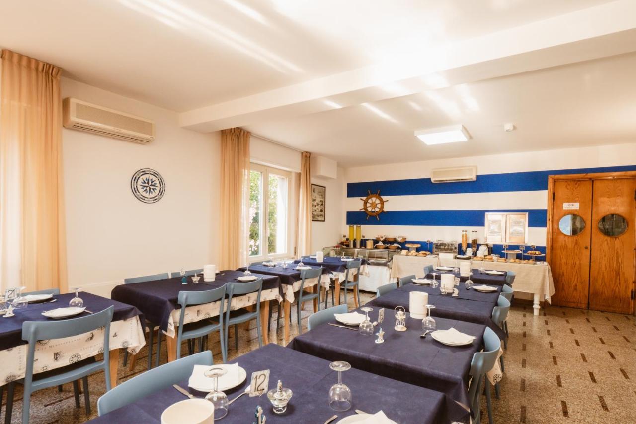 סניגליה Hotel Villa Del Mare מראה חיצוני תמונה