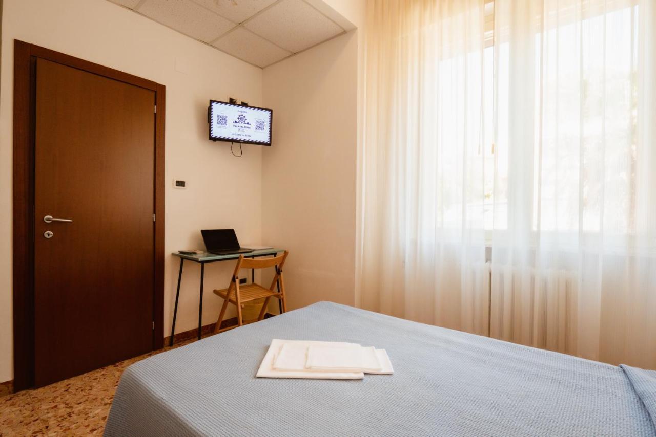 סניגליה Hotel Villa Del Mare מראה חיצוני תמונה