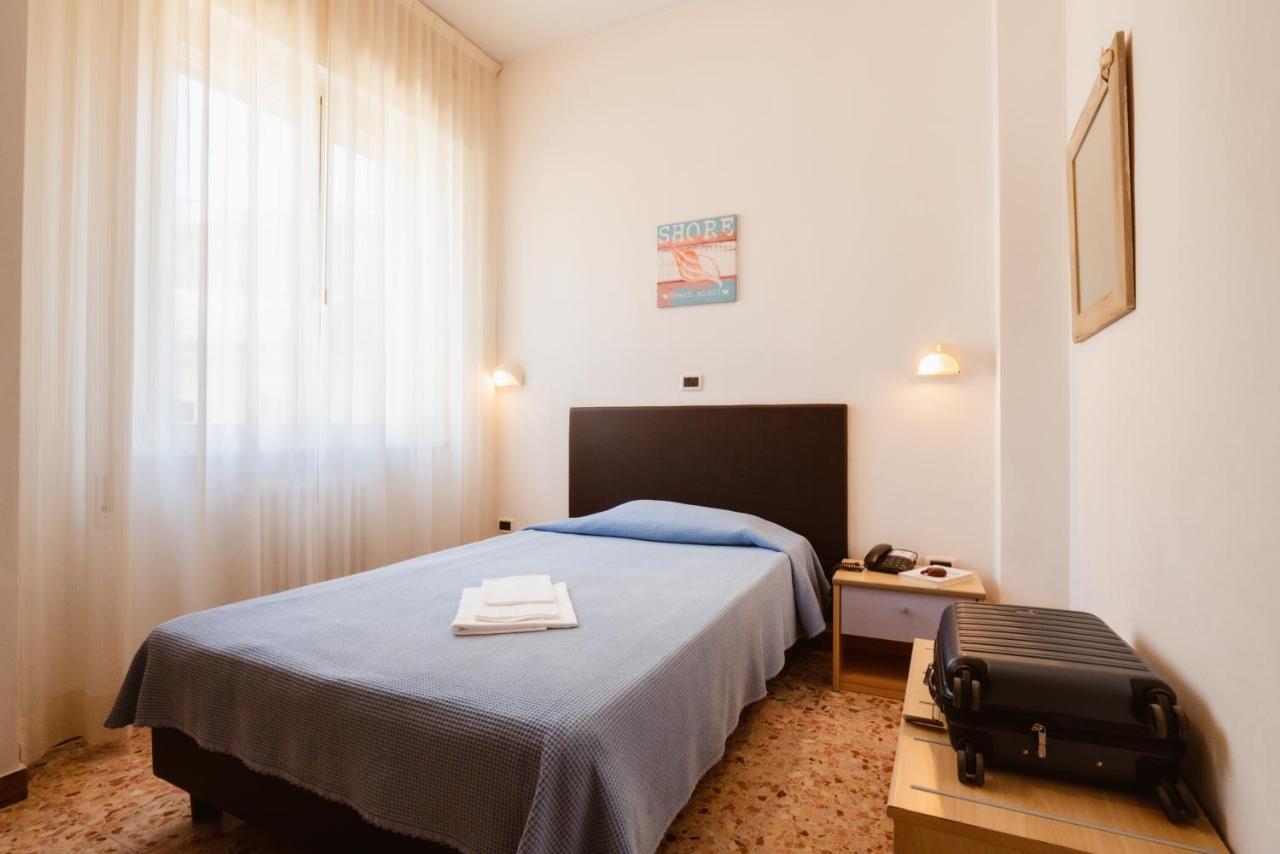 סניגליה Hotel Villa Del Mare מראה חיצוני תמונה