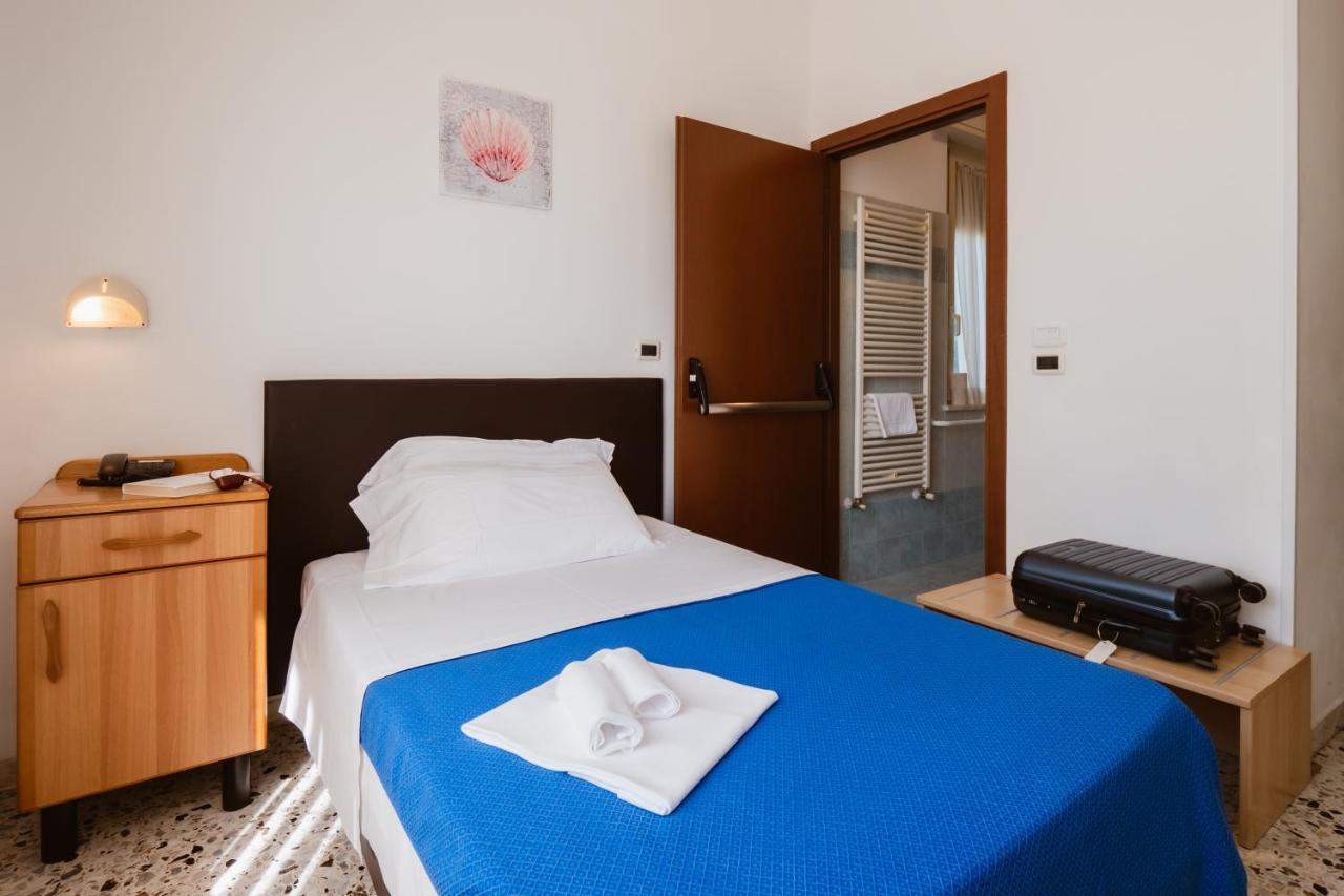 סניגליה Hotel Villa Del Mare מראה חיצוני תמונה