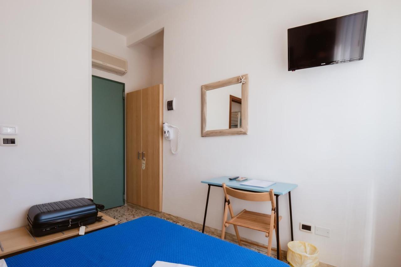 סניגליה Hotel Villa Del Mare מראה חיצוני תמונה