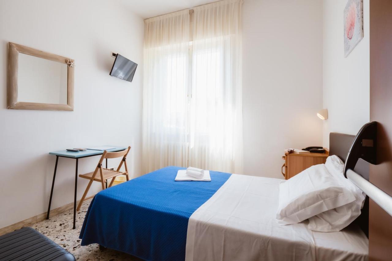 סניגליה Hotel Villa Del Mare מראה חיצוני תמונה