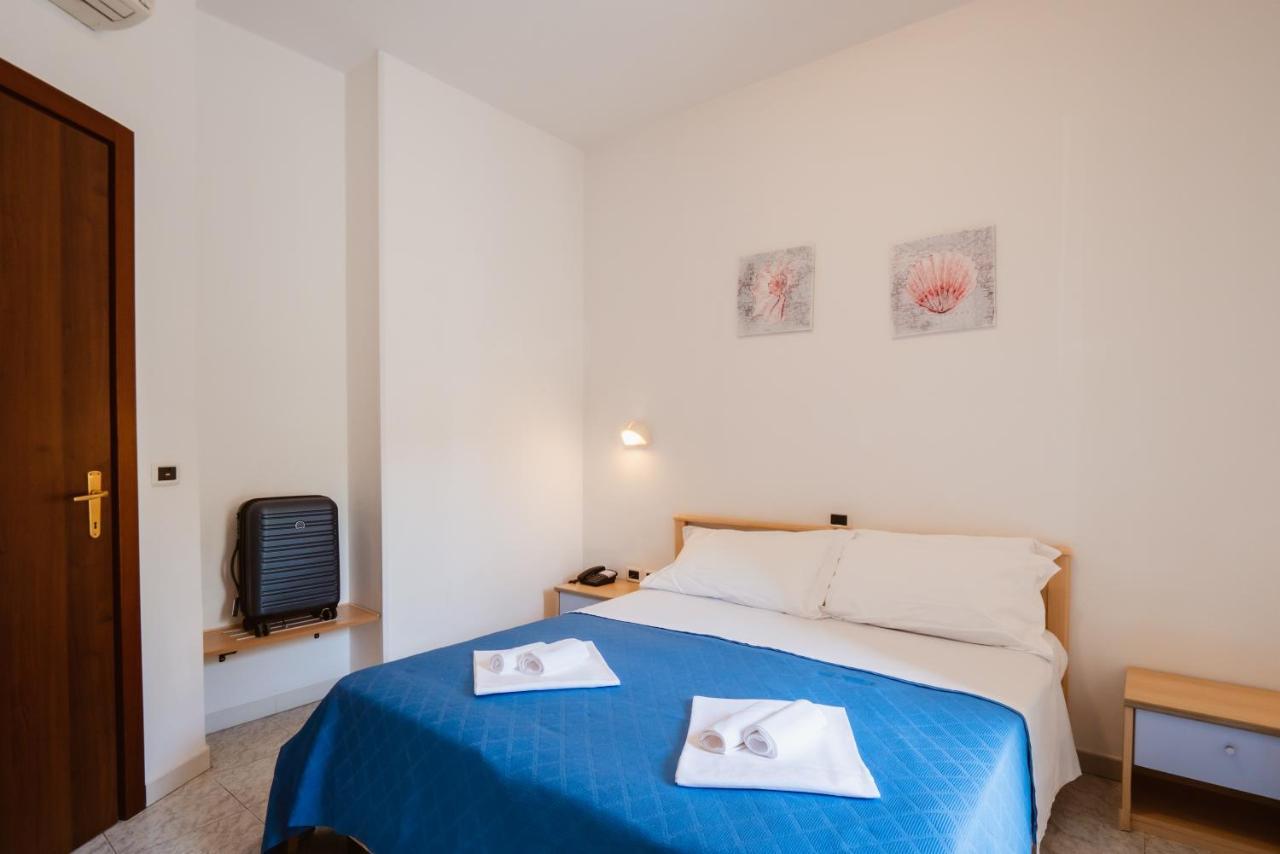 סניגליה Hotel Villa Del Mare מראה חיצוני תמונה