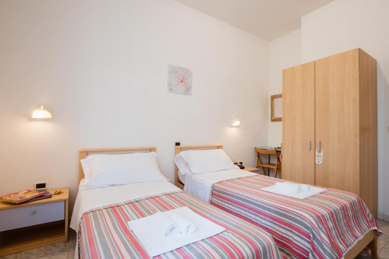 סניגליה Hotel Villa Del Mare מראה חיצוני תמונה