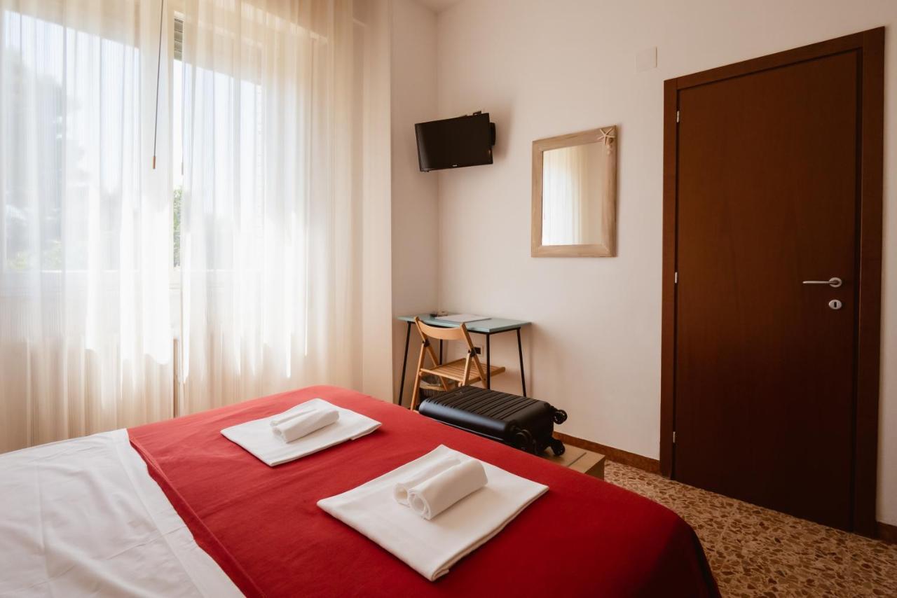 סניגליה Hotel Villa Del Mare מראה חיצוני תמונה